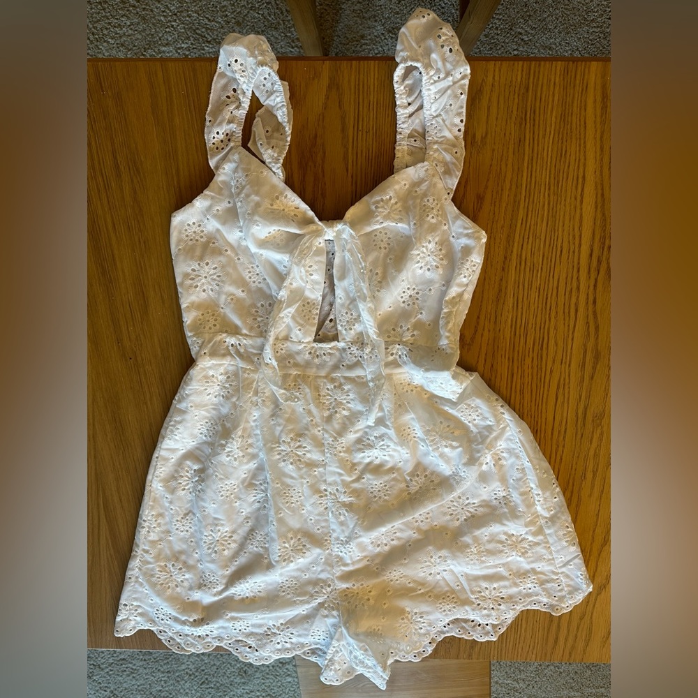 embroidery white dress M size